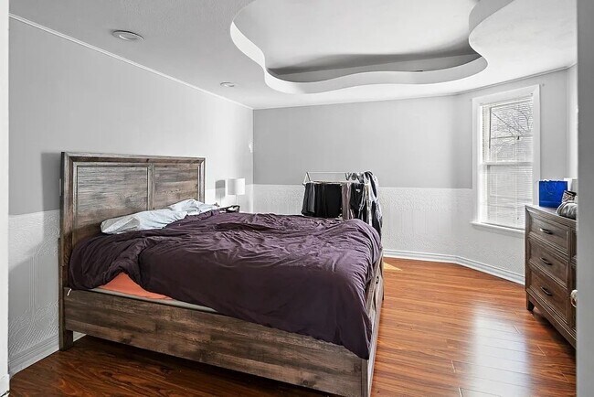 Building Photo - 364 Main St