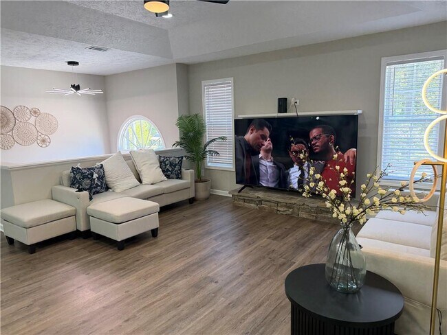 Building Photo - 934 Bay Ridge Dr