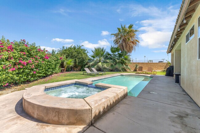 Building Photo - 47383 Bahama Ct