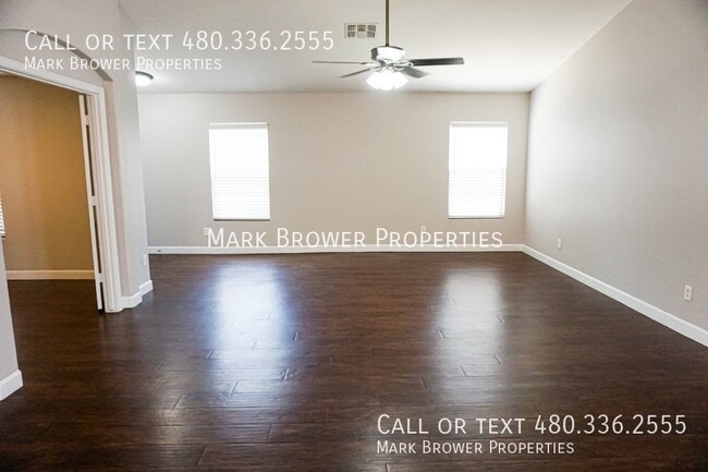 Building Photo - 1136 E Christopher St