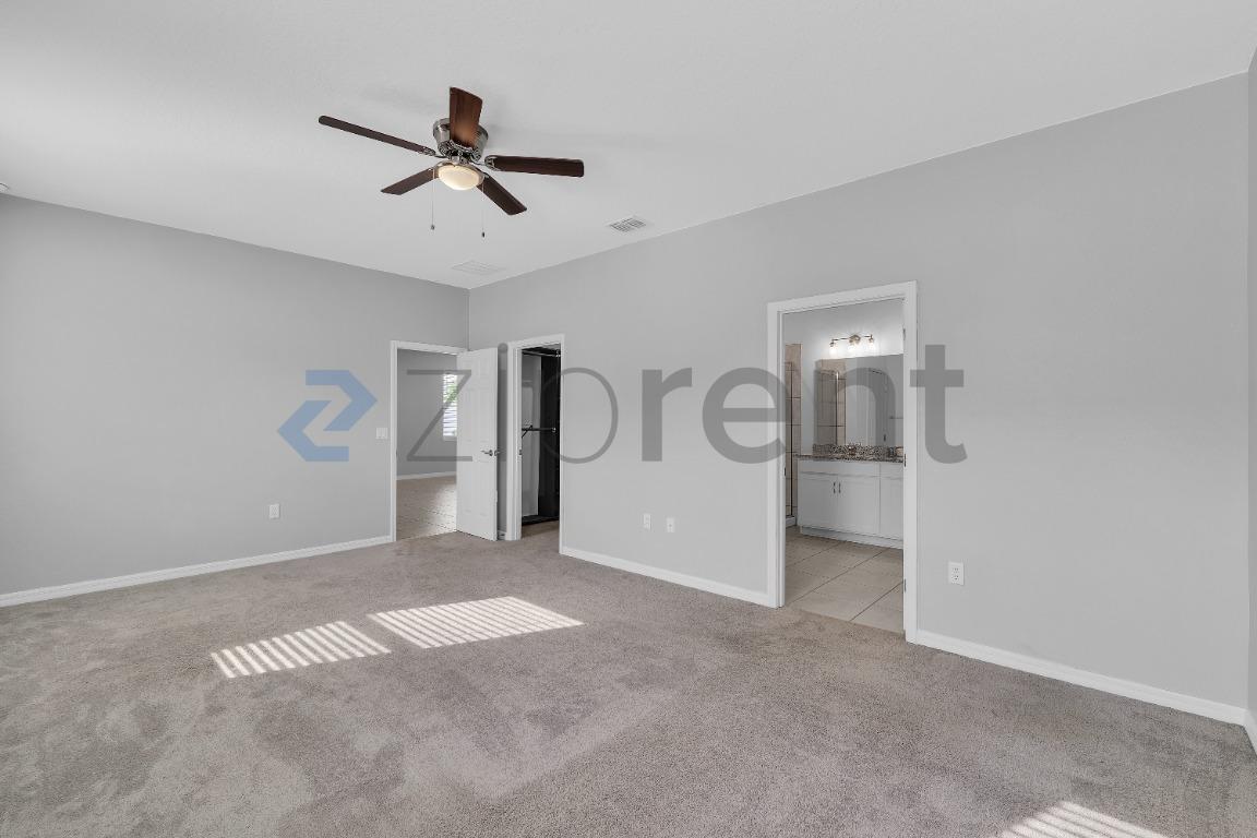 Building Photo - Unit