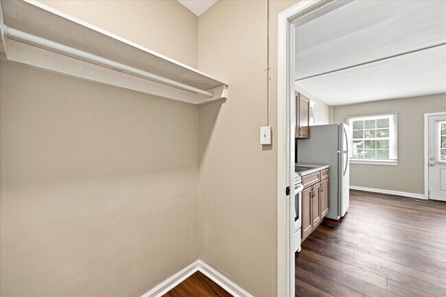 Building Photo - 571 Olive St