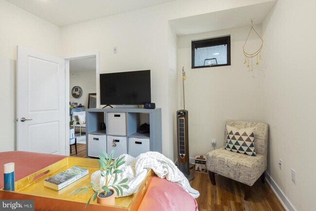 Building Photo - 2411 Kensington Ave