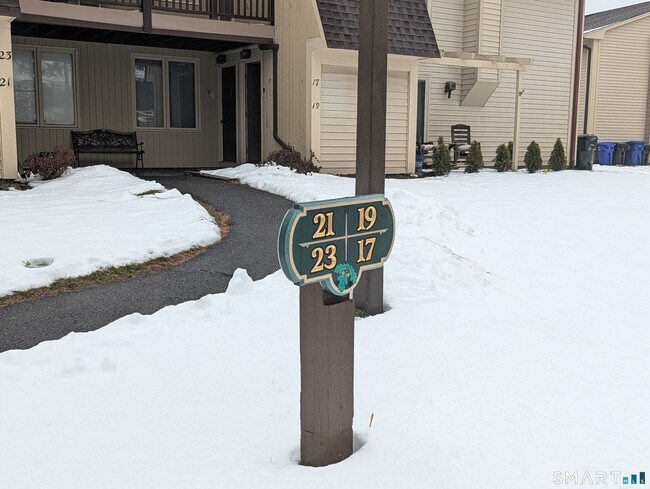 Building Photo - 17 Little Oak Ln