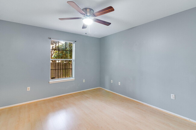 Building Photo - 210 S Shore Dr
