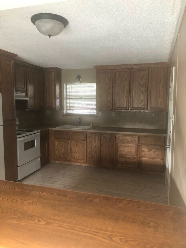 Building Photo - Nice Country living!