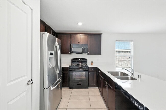 Building Photo - 1-story, 3 Bedrooms, 2 Bathrooms. Master's bedroom with ensuite bathroom and roomy walk-in closet