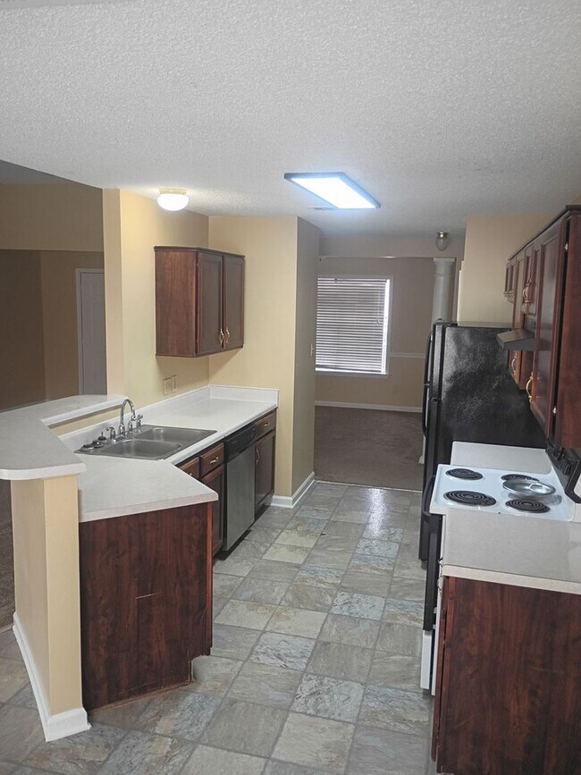 Building Photo - 4 Success Realty now offering this beautiful 3 bedrooms 2.5 bath