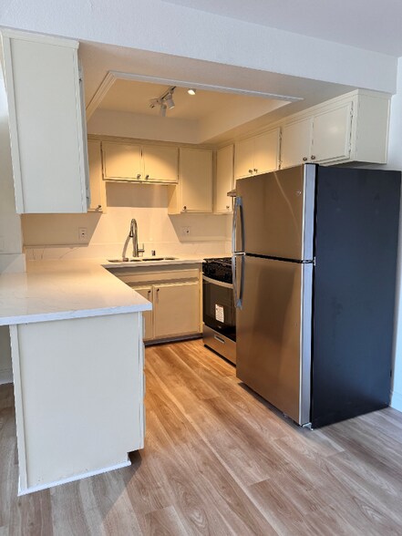 Building Photo - 2425 Purdue Ave