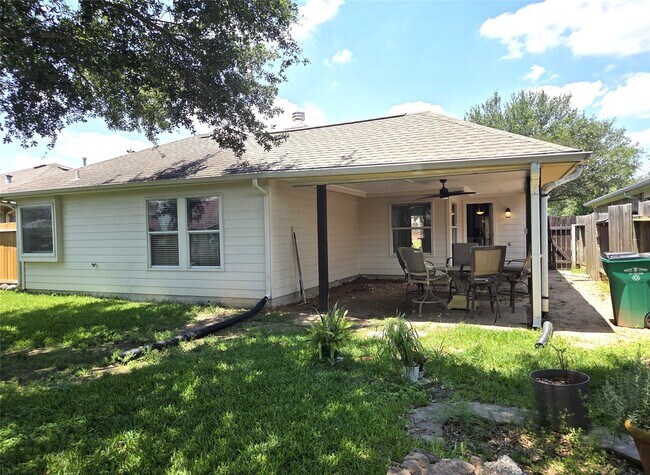 Building Photo - 18011 Featherfield Ln