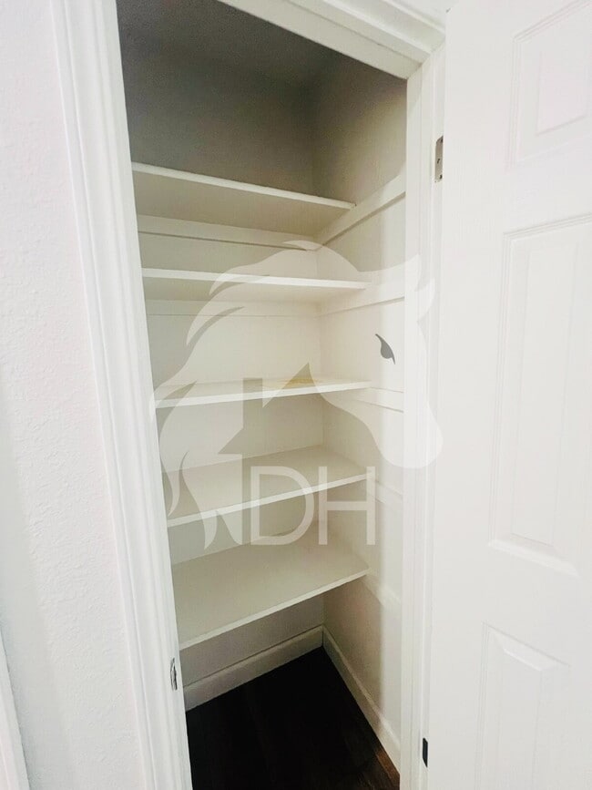 Building Photo - 414 Deer Run