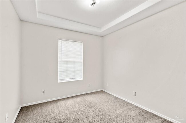 Building Photo - 20 Thunderbird Ave