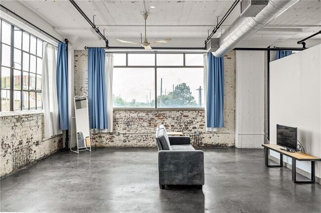 Building Photo - 426 Marietta St NW