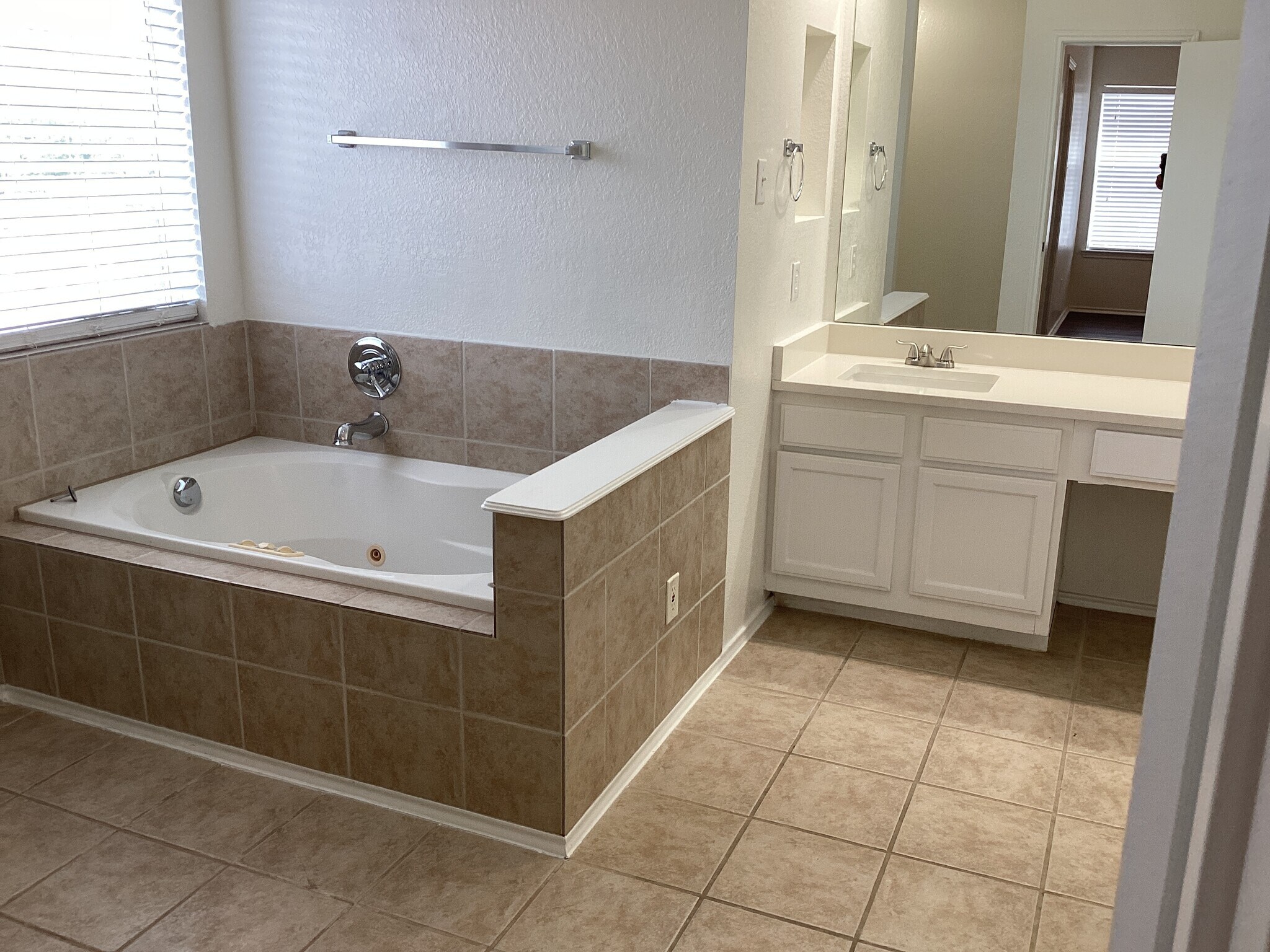 Building Photo - 1704 Gnu Gap