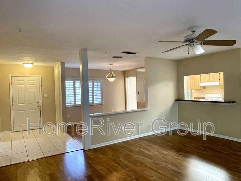 Building Photo - 15720 Country Lake Dr