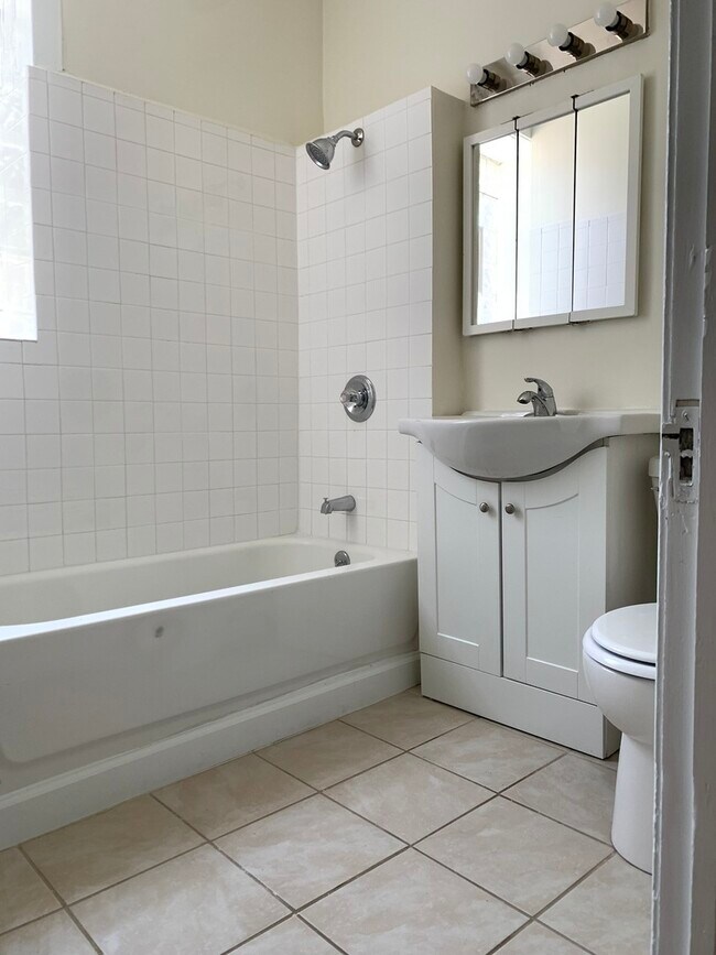 Building Photo - 4606 N Seeley Ave