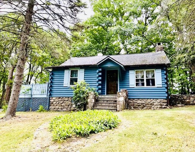 Primary Photo - 15 Locust Dr