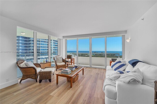 Building Photo - 400 S Pointe Dr