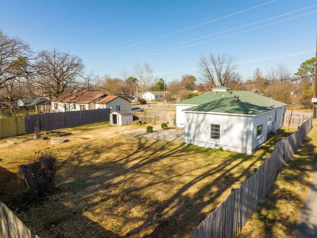 Building Photo - Freshly Updated 4 Bedroom Home