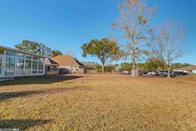 Building Photo - 117 Club Dr