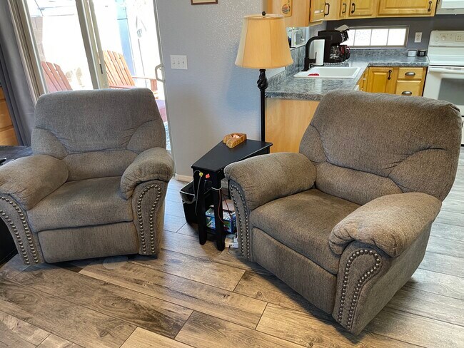 Building Photo - 17200 W Bell Rd