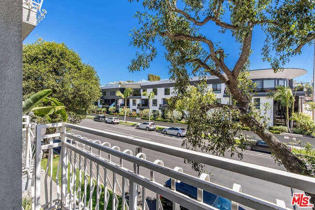 Building Photo - 9800 Vidor Dr