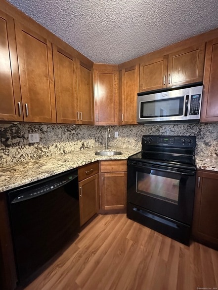 Building Photo - 2422 Harbor View Dr