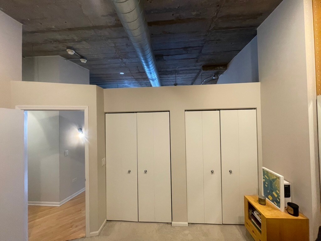 Building Photo - 1000 W 15th St