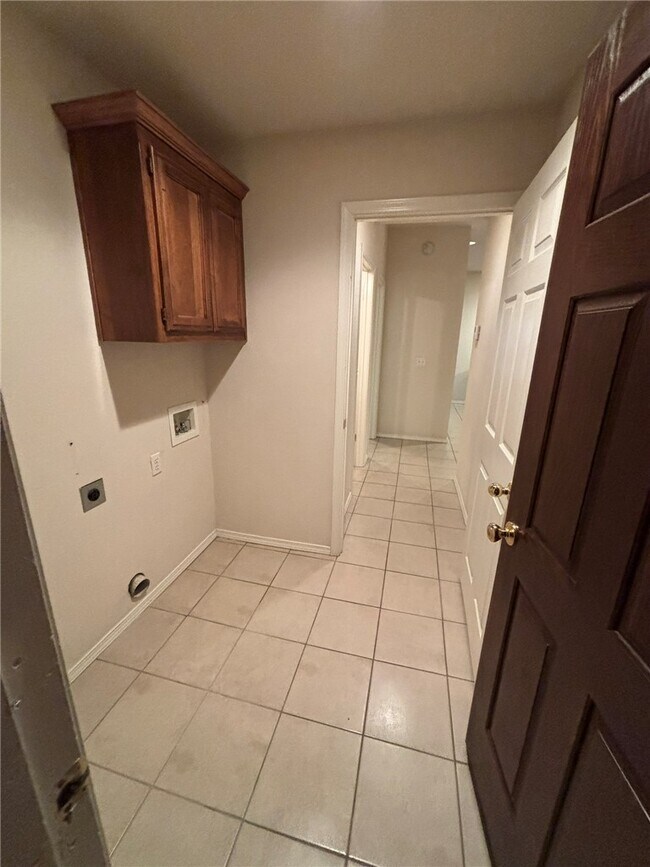 Building Photo - 3107 SW Amberwood Ave