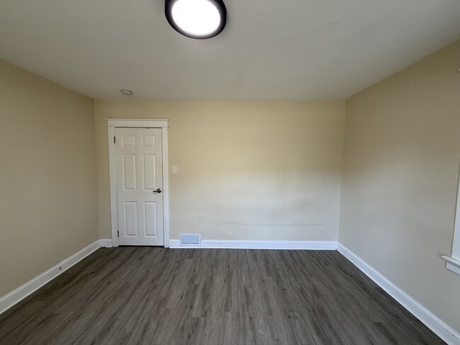 Building Photo - 428 3rd Ave