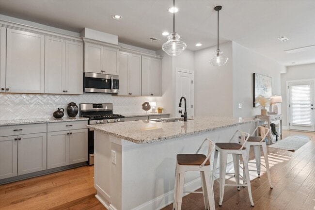 Building Photo - 250 Tanglewood Ln