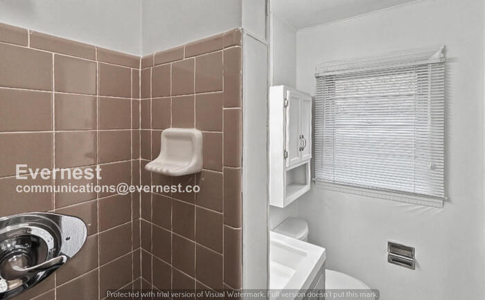 Building Photo - 906 McHann Dr