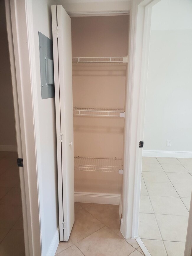 Building Photo - 313 SW 1st St