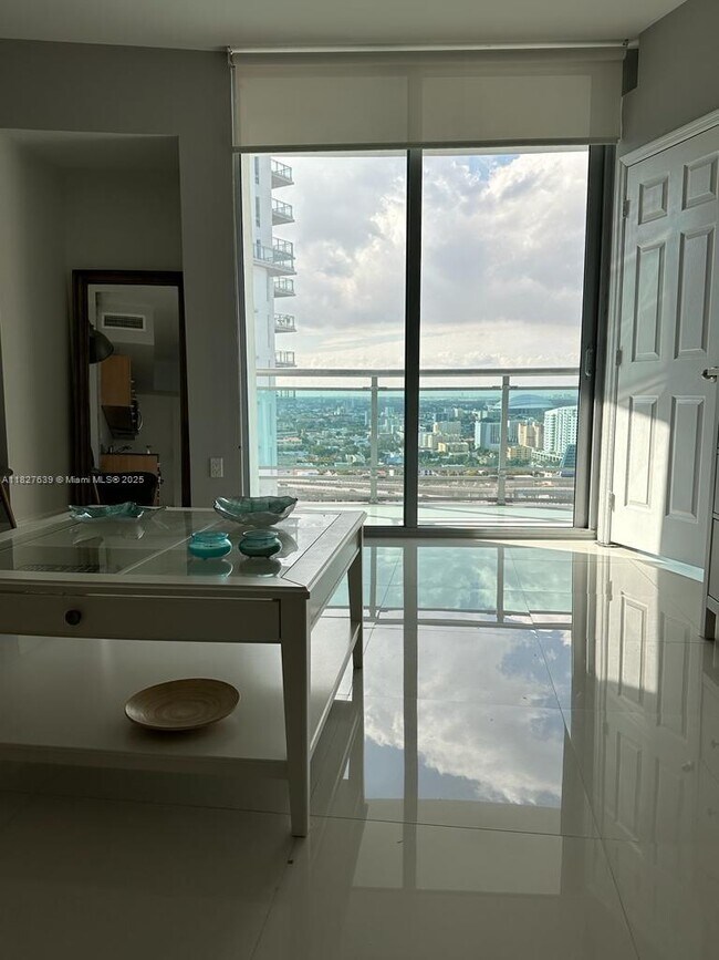 Building Photo - 350 S Miami Ave