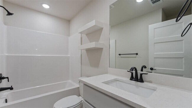 Building Photo - 1851 Lapis Ave