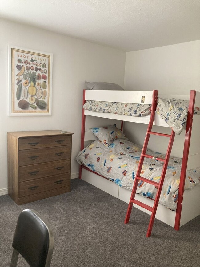 Building Photo - Beautiful Home Walking Distance To Town an...