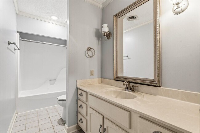 Building Photo - 4-BED, 2-BATH ALL-BRICK HOME NEAR JONESBORO COUNTRY CLUB!