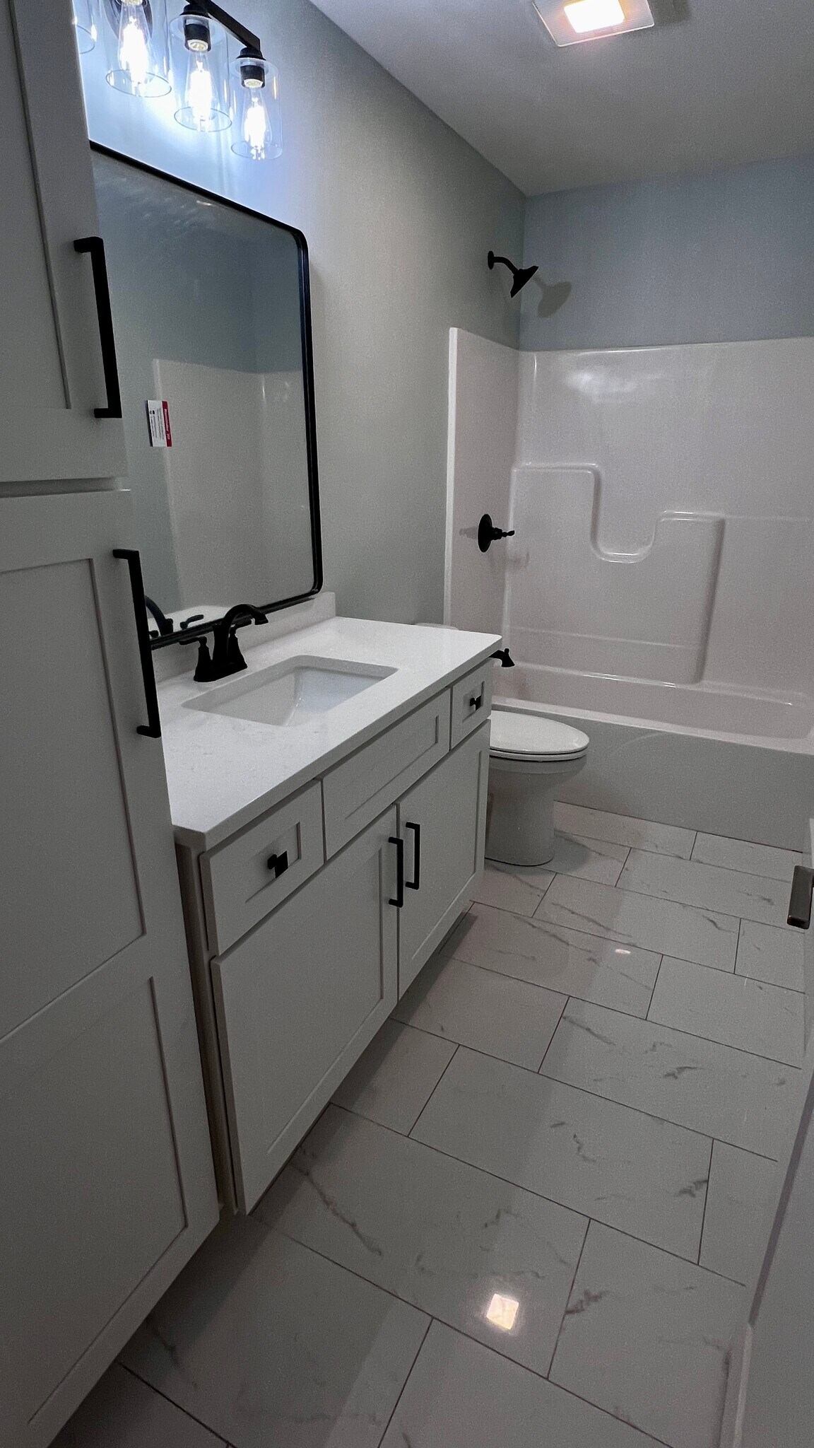 Building Photo - 5 Indian Valley Rd