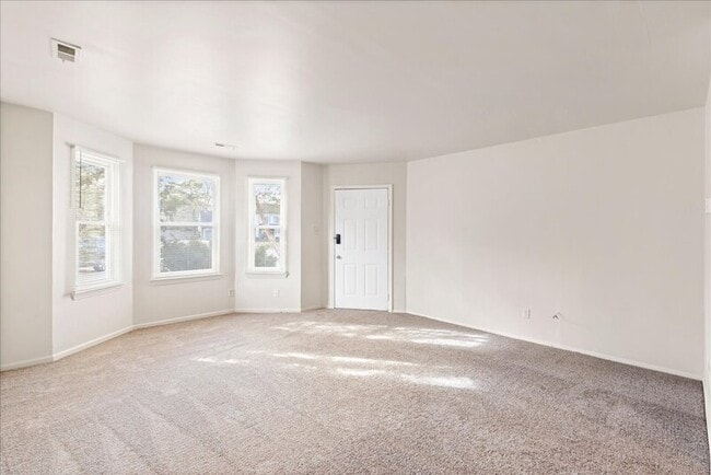 Building Photo - 13 Hamlet Ct