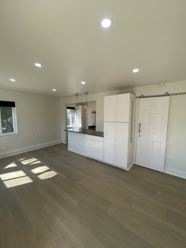 main room & kitchen - 324 S Freeman St