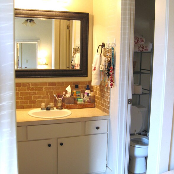 Building Photo - 711 W Douglas St