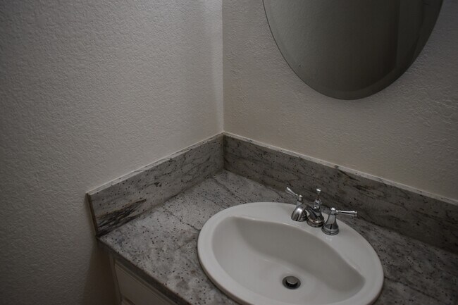 Building Photo - 924 Christy Ct