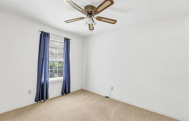 Building Photo - 70 Fern View Ct