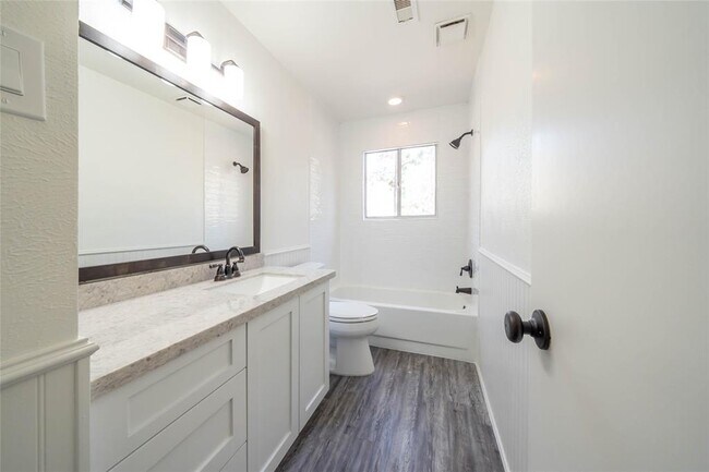 Building Photo - 47 Shallow Pond Pl