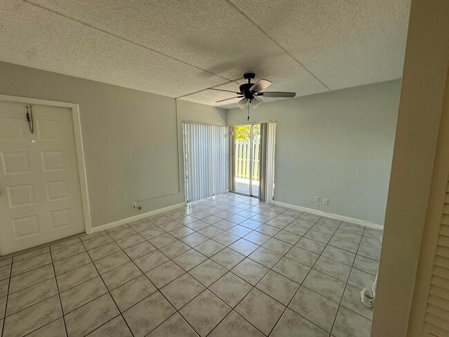 Building Photo - 1799 Fairview Villas Dr