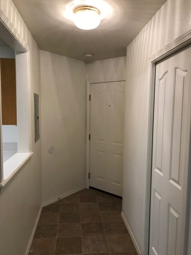 Building Photo - 543 W Idaho Ave