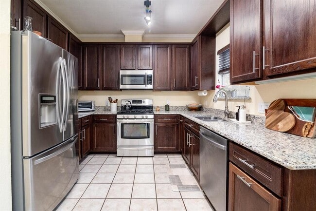 Building Photo - 9301 Tea Rose Trail