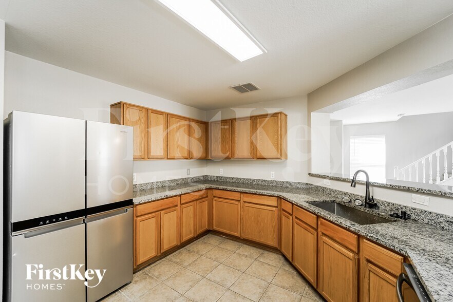 Building Photo - 1498 W Beantree Ln