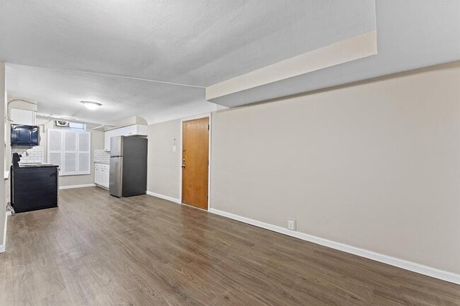 Building Photo - 2820 Riverside Dr