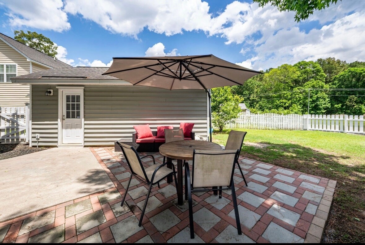 Building Photo - 1418 Whispering Oaks Trl